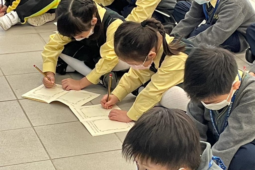 學生製作以「創造」為主題的小冊子