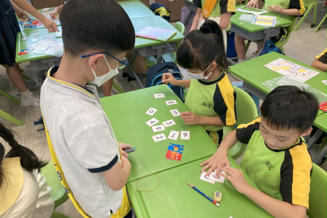 二年級午息活動：百位數字大比拼