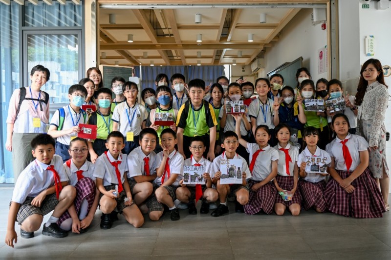 五年級同學體驗了一節美術課