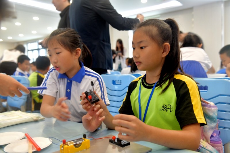 兩地同學互相合作