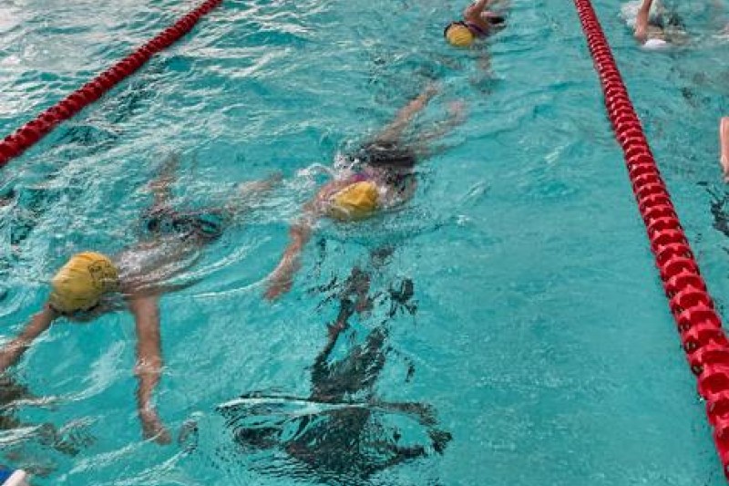 學生於水中訓練出冷靜思考的習慣